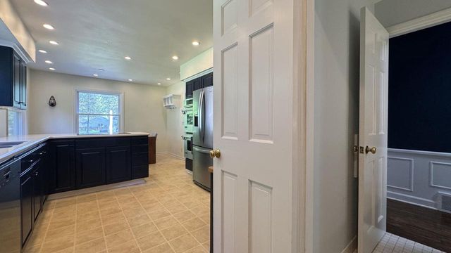 1435 E Fairy Chasm ROAD, Milwaukee, WI 53217