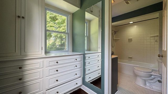 1435 E Fairy Chasm ROAD, Milwaukee, WI 53217