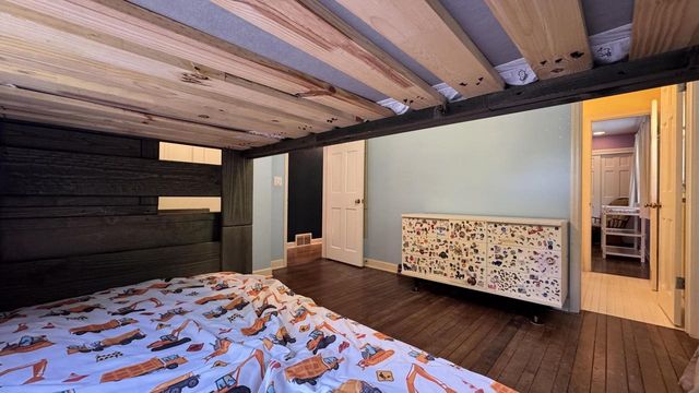 1435 E Fairy Chasm ROAD, Milwaukee, WI 53217