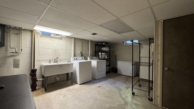 1435 E Fairy Chasm ROAD, Milwaukee, WI 53217