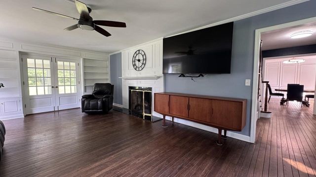 1435 E Fairy Chasm ROAD, Milwaukee, WI 53217