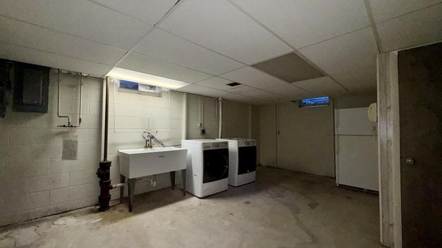 1435 E Fairy Chasm ROAD, Milwaukee, WI 53217