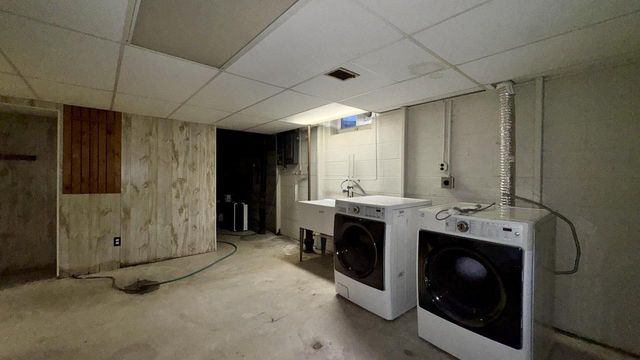 1435 E Fairy Chasm ROAD, Milwaukee, WI 53217