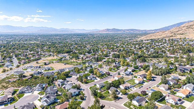 718 N MURDOCK DR, Pleasant Grove, UT 84062