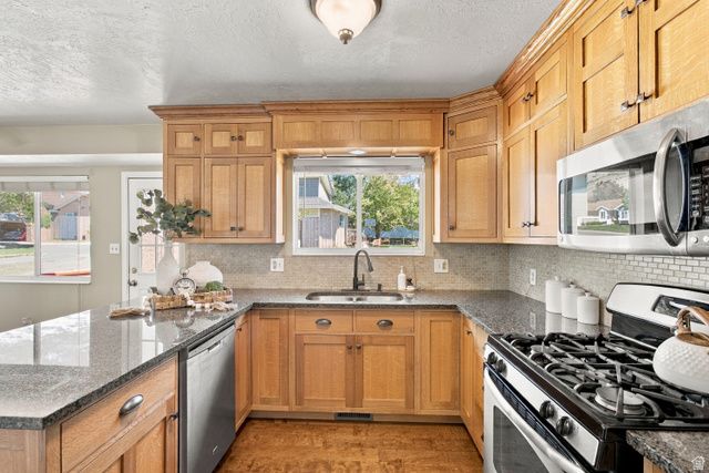 718 N MURDOCK DR, Pleasant Grove, UT 84062