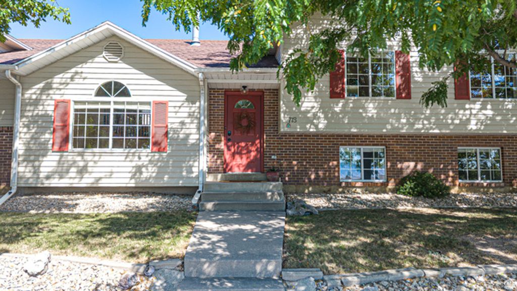 718 N MURDOCK DR, Pleasant Grove, UT 84062 — exterior