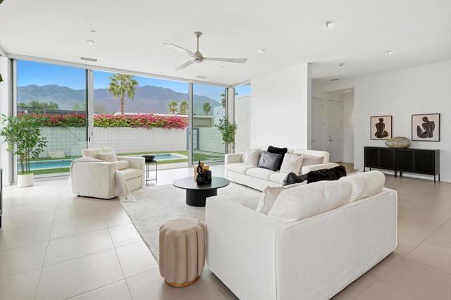 542 Skylar Lane, Palm Springs, CA 92262