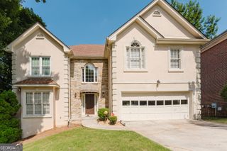 824 Mountain View Run, Stone Mountain, GA 30087