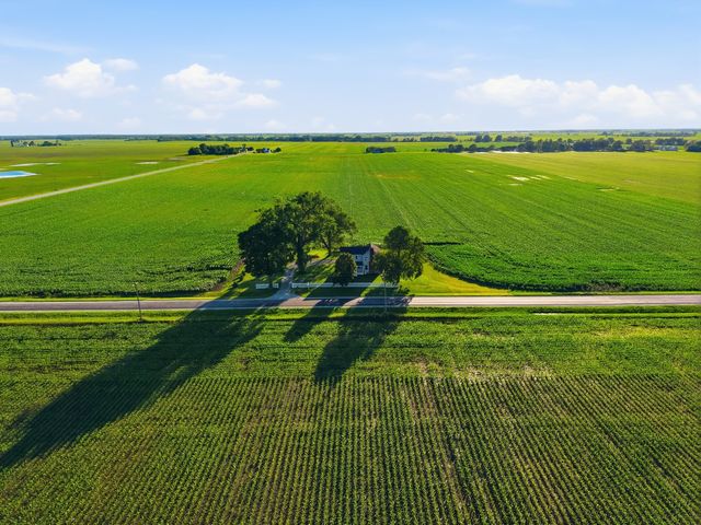 10120 N 1000 East Road, Manteno, IL 60950