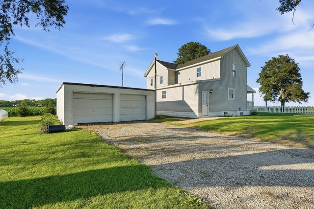 10120 N 1000 East Road, Manteno, IL 60950
