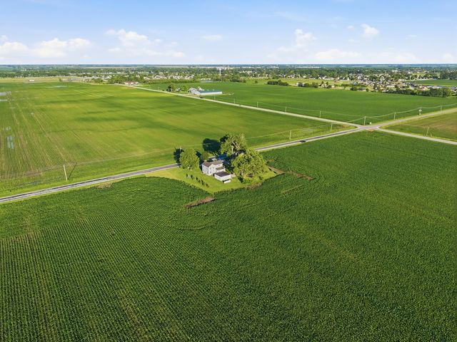 10120 N 1000 East Road, Manteno, IL 60950