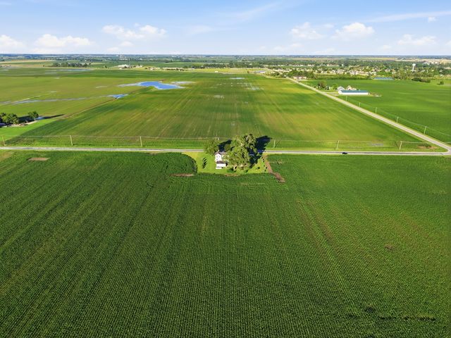 10120 N 1000 East Road, Manteno, IL 60950