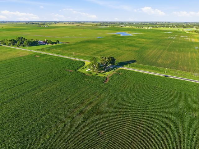 10120 N 1000 East Road, Manteno, IL 60950