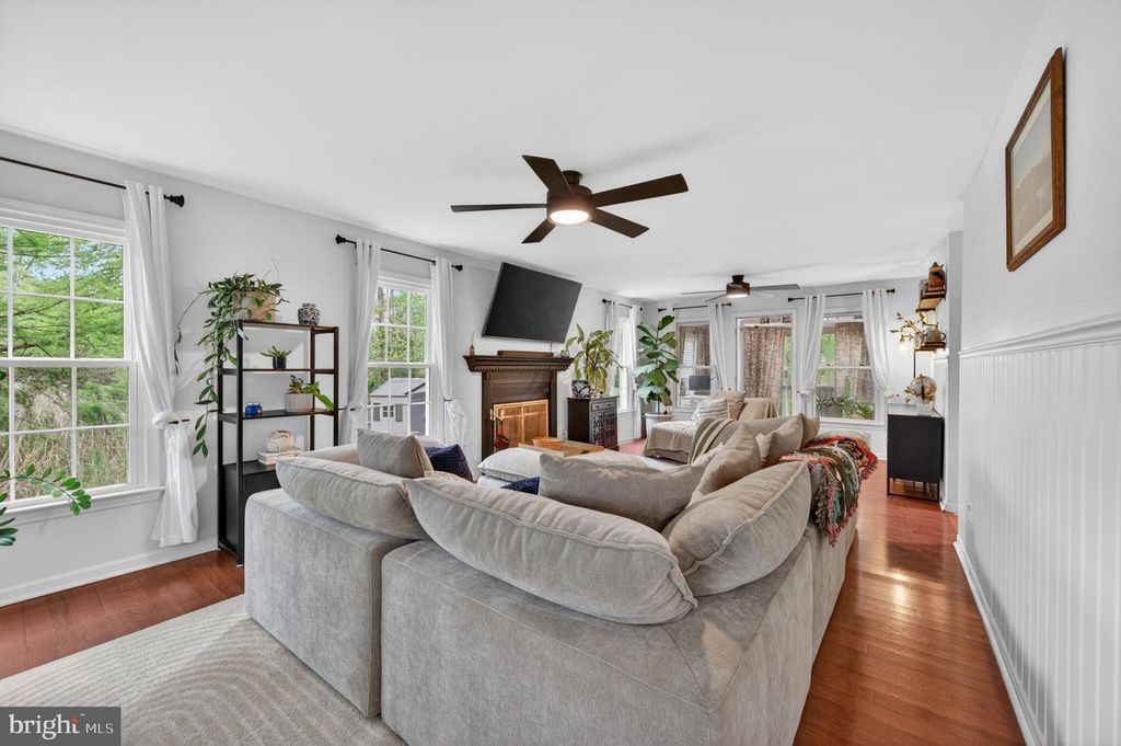 Image 12 of property listing at 1221 COVE DR, Churchton, MD 20733