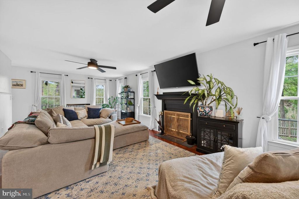 Image 13 of property listing at 1221 COVE DR, Churchton, MD 20733