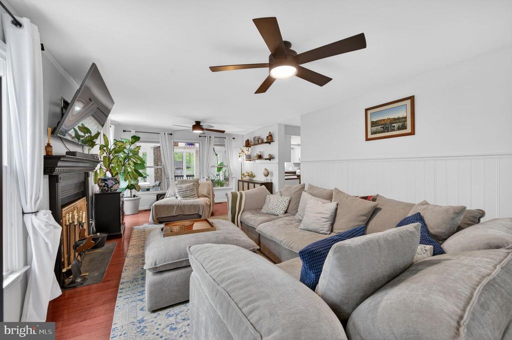 Image 14 of property listing at 1221 COVE DR, Churchton, MD 20733