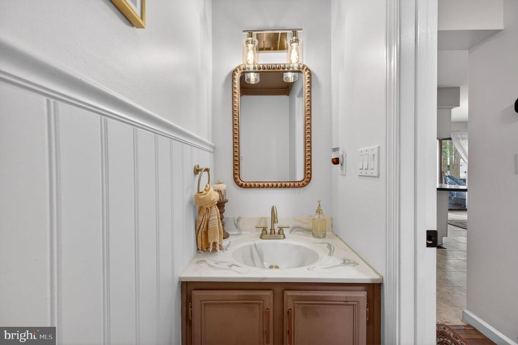 Image 16 of property listing at 1221 COVE DR, Churchton, MD 20733