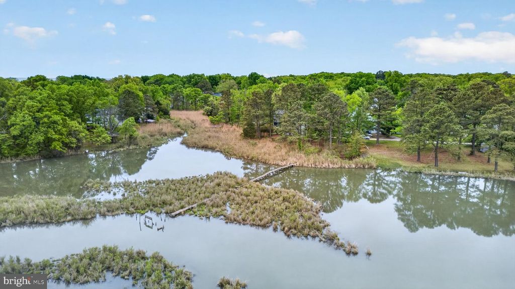 Image 4 of property listing at 1221 COVE DR, Churchton, MD 20733