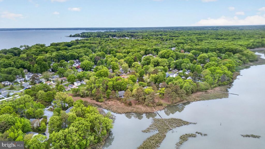 Image 5 of property listing at 1221 COVE DR, Churchton, MD 20733