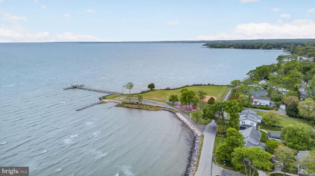 Image 6 of property listing at 1221 COVE DR, Churchton, MD 20733