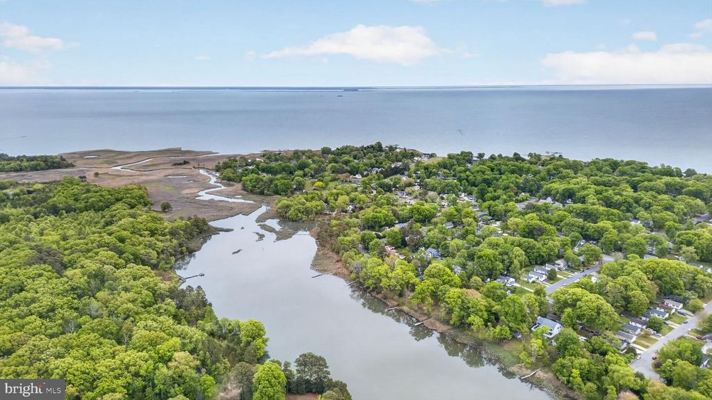 Image 64 of property listing at 1221 COVE DR, Churchton, MD 20733