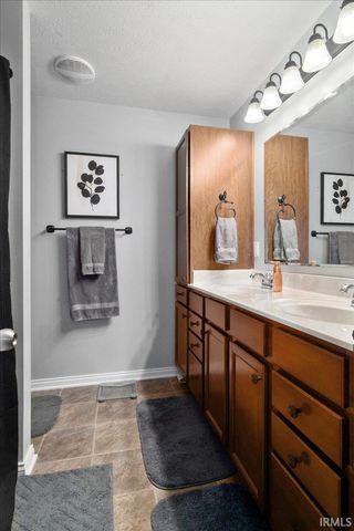 10235 Admiral Drive, Evansville, IN 47725