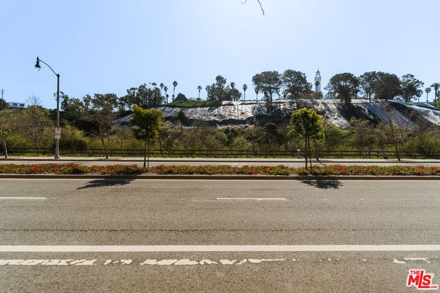 12765 Bluff Creek Drive 1, Los Angeles, CA 90094