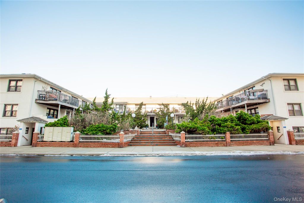 65 W Broadway 2G, Long Beach, NY 11561