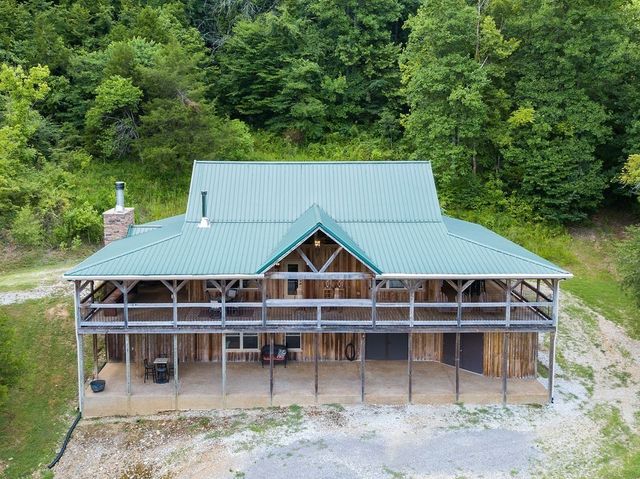 59 Russell Ln, Pleasant Shade, TN 37145