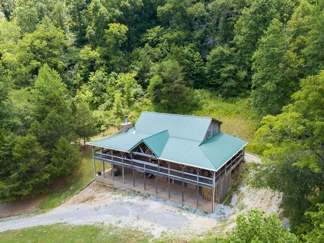 59 Russell Ln, Pleasant Shade, TN 37145
