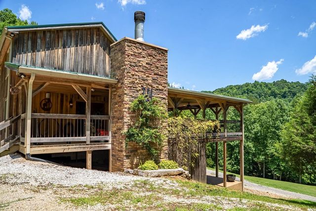 59 Russell Ln, Pleasant Shade, TN 37145