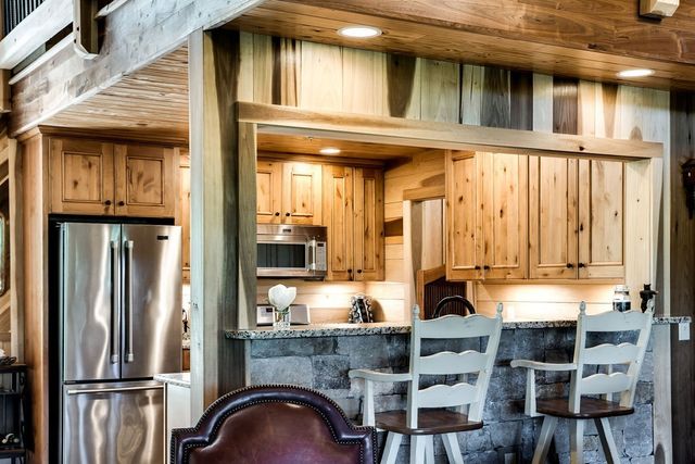 59 Russell Ln, Pleasant Shade, TN 37145