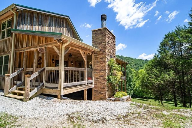 59 Russell Ln, Pleasant Shade, TN 37145