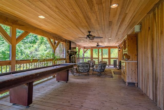 59 Russell Ln, Pleasant Shade, TN 37145