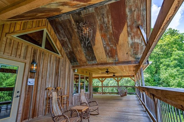 59 Russell Ln, Pleasant Shade, TN 37145