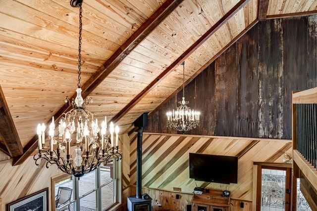 59 Russell Ln, Pleasant Shade, TN 37145