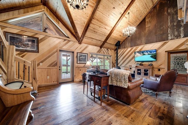 59 Russell Ln, Pleasant Shade, TN 37145