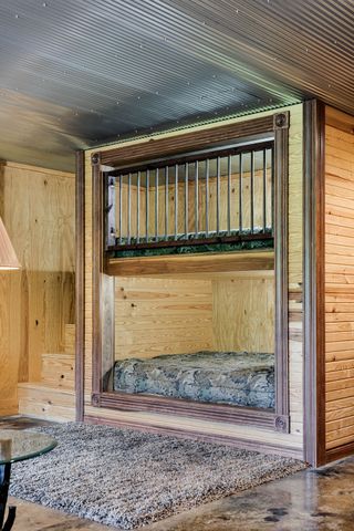 59 Russell Ln, Pleasant Shade, TN 37145