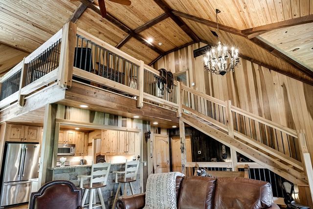 59 Russell Ln, Pleasant Shade, TN 37145