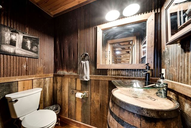 59 Russell Ln, Pleasant Shade, TN 37145