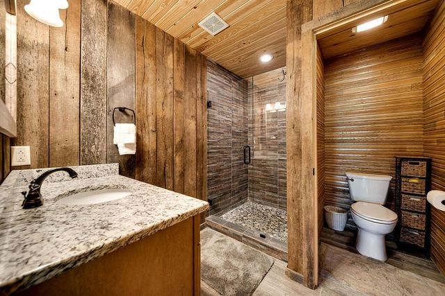 59 Russell Ln, Pleasant Shade, TN 37145