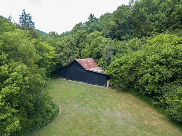 59 Russell Ln, Pleasant Shade, TN 37145