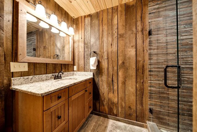 59 Russell Ln, Pleasant Shade, TN 37145