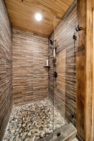 59 Russell Ln, Pleasant Shade, TN 37145