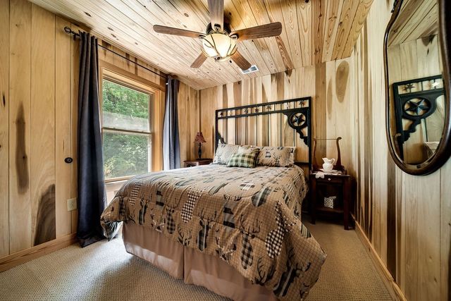 59 Russell Ln, Pleasant Shade, TN 37145