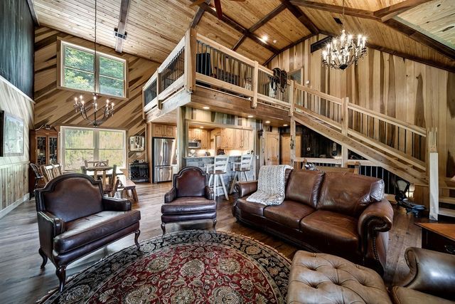 59 Russell Ln, Pleasant Shade, TN 37145