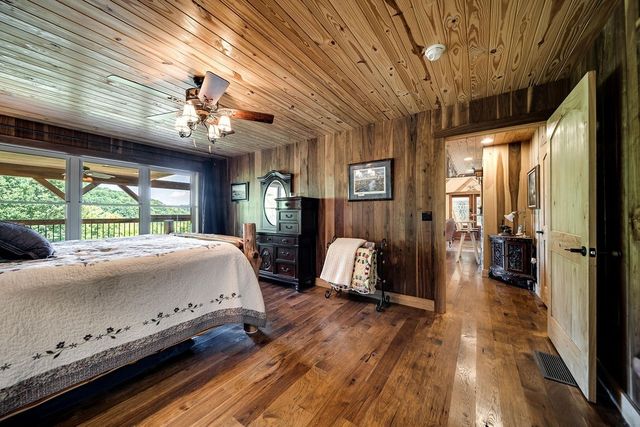 59 Russell Ln, Pleasant Shade, TN 37145