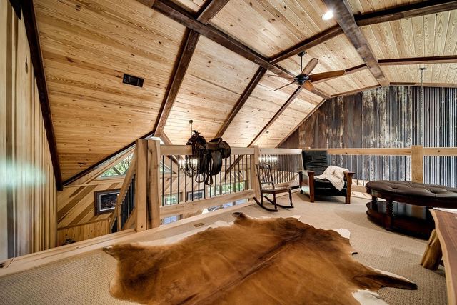 59 Russell Ln, Pleasant Shade, TN 37145