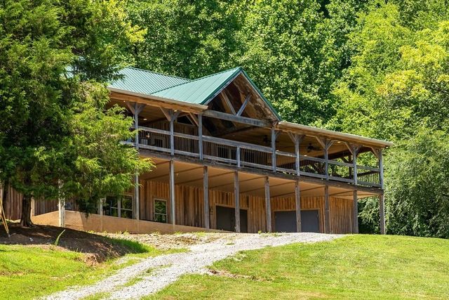 59 Russell Ln, Pleasant Shade, TN 37145