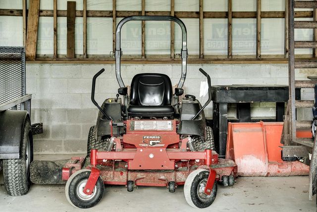 59 Russell Ln, Pleasant Shade, TN 37145